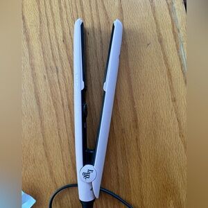 L’ange Le Ceramique 1-pass flat iron in blush. 1 pass hair styling tool